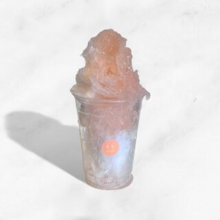 🍧

𝗻𝗲𝘄 
【 もものかき氷 】
今年から もも🍑 登場です☺️
やさしい甘さと、上品な香りが口いっぱいに広がります。
ふんわり削った氷にシロップをたっぷりかけて仕上げます🧊🍧

※シロップ無くなり次第終了させていただきます🙇🏻

#アンジュでこぼうび
#期間限定
#patisserie #cake #cafè 
#パティスリー #ケーキ #カフェ
#燕市 #燕市ケーキ #燕市スイーツ #燕市カフェ
#新潟 #新潟ケーキ #新潟スイーツ #新潟カフェ

1999年創業
新潟県燕市のケーキ屋🍰
吉田店（本店）👨🏻‍🍳
イートインスペース 無
〒959-0264
新潟県燕市
吉田3651-8
9:30~19:00

県央店 （支店café）☕️
イートインスペース 有
〒959-1232
新潟県燕市
井土巻2丁目245
11:00~20:00 
（日曜日と祝日は19:00閉店）
caféラストオーダー19:30
（日曜日と祝日は18:30）

特別な日のケーキや、日常の「ごほうび」としてお立ち寄り下さい☺️ @ange.chef (シェフ)
※DMでのご予約は受け付けしておりません🙇🏻

特別な日の甘いものはその瞬間を鮮やかに彩る。
大切な自分への甘いものは頑張った心をやさしく包む。
私たちは  そんな存在になれるように、日々試行錯誤し
安心して口にしてもらえるお菓子を作っています。