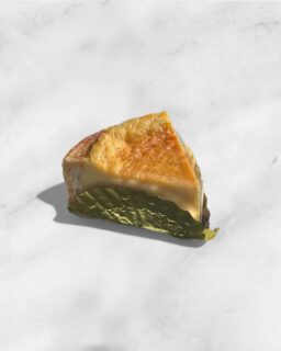 ⋆꙳

期間限定の新作
【 バニラのフラン 】

#アンジュでこぼうび
#期間限定
#patisserie #cake #cafè 
#パティスリー #ケーキ #カフェ
#燕市 #燕市ケーキ #燕市スイーツ #燕市カフェ
#新潟 #新潟ケーキ #新潟スイーツ #新潟カフェ

1999年創業
新潟県燕市のケーキ屋🍰
吉田店（本店）👨🏻‍🍳
イートインスペース 無
〒959-0264
新潟県燕市
吉田3651-8
9:30~19:00

県央店 （支店café）☕️
イートインスペース 有
〒959-1232
新潟県燕市
井土巻2丁目245
11:00~20:00 
（日曜日と祝日は19:00閉店）
caféラストオーダー19:30
（日曜日と祝日は18:30）

特別な日のケーキや、日常の「ごほうび」としてお立ち寄り下さい☺️ @ange.chef (シェフ)
※DMでのご予約は受け付けしておりません🙇🏻

特別な日の甘いものはその瞬間を鮮やかに彩る。
大切な自分への甘いものは頑張った心をやさしく包む。
私たちは  そんな存在になれるように、日々試行錯誤し
安心して口にしてもらえるお菓子を作っています。