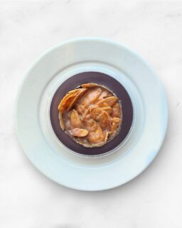 🤎
⁡
新作
【 チョコフロランタン(ビター×アーモンド） 】
カカオ55%のビターチョコレートの真ん中にカリカリ香ばしいアーモンドのフロランタン。

アンジュでごぼうび
#patisserie  #cafè
 #燕市ケーキ #燕市スイーツ #燕市カフェ

1999年創業
新潟県燕市のケーキ屋🍰
吉田店（本店）👨🏻‍🍳
イートインスペース 無
〒959-0264
新潟県燕市
吉田3651-8
9:30~19:00

県央店 （支店café）☕️
イートインスペース 有
〒959-1232
新潟県燕市
井土巻2丁目245
11:00~20:00 
（日曜日と祝日は19:00閉店）
caféラストオーダー19:30
（日曜日と祝日は18:30）

特別な日のケーキや、日常の「ごほうび」としてお立ち寄り下さい☺️ @ange.chef (シェフ)
※DMでのご予約は受け付けしておりません🙇🏻

特別な日の甘いものはその瞬間を鮮やかに彩る。
大切な自分への甘いものは頑張った心をやさしく包む。
私たちは  そんな存在になれるように、日々試行錯誤し
安心して口にしてもらえるお菓子を作っています。