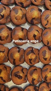 ︴🐾
【 ねこのマドレーヌ 】
⁡
発酵バターのマドレーヌ生地にビターチョコレートとミルクチョコレートをのせて焼き上げました👨🏻‍🍳
かわいいねこのかたちです🐈🐈‍⬛⸒⸒⸒⸒
⁡
#マドレーヌ