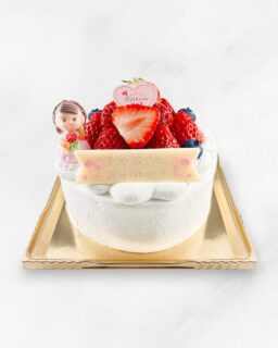 🎀 母の日 💐
【 苺たっぷり生クリームデコレーションケーキ 】
︴
母の日限定の4号サイズのホールケーキです🎂
旬の美味しい苺をたっぷりとのせました🍓
 ࣪
お母さんにありがとうの気持ちを、ケーキにのせて。⁡
 ࣪
数量限定のため、ご予約はお早めに。
（当日、店頭にも少し並べる予定です。）

アンジュでごほうび
#燕市  #cafè
#ケーキ #スイーツ #カフェ

1999年創業
新潟県燕市のケーキ屋🍰
吉田店（本店）👨🏻‍🍳
イートインスペース 無
〒959-0264
新潟県燕市
吉田3651-8
9:30~19:00

県央店 （支店café）☕️
イートインスペース 有
〒959-1232
新潟県燕市
井土巻2丁目245
11:00~20:00 
（日曜日と祝日は19:00閉店）
caféラストオーダー19:30
（日曜日と祝日は18:30）

特別な日のケーキや、日常の「ごほうび」としてお立ち寄り下さい☺️ @ange.chef (シェフ)
※DMでのご予約は受け付けしておりません🙇🏻

特別な日の甘いものはその瞬間を鮮やかに彩る。
大切な自分への甘いものは頑張った心をやさしく包む。
わたしたちは そんな存在になれるように、日々試行錯誤し
安心して口にしてもらえるお菓子を作っています。
