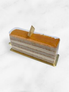 ︴🍋
⁡
【 レモンのミゼラブル 】
⁡
・レモンコンフィチュール
・レモンゼスト入りダクワーズ
・レモンバタークリーム
⁡
レモン尽くしのミゼラブル🍋✨️
⁡
アンジュでごほうび
#燕市  #レモン
 #ケーキ #スイーツ #カフェ

Fondée en 1999
新潟県燕市のパティスリー

【 吉田店（本店）】👨🏻‍🍳
・駐車場 16台
・イートインなし
📍燕市吉田3651-8
🕒 9:30〜19:00

【 県央店（café）】☕️
・駐車場 9〜10台
・イートインあり
📍燕市井土巻2丁目245
🕒 11:00〜20:00
（日・祝 〜19:00）
café L.O 19:30（日・祝 18:30）

特別な日のケーキや、日常の「ごほうび」としてお立ち寄り下さい☺️ 
⁡
@ange.chef 👨🏻‍🍳

※DMでのご予約は受け付けしておりません🙇🏻
 お電話・店頭にて承ります。

特別な日の甘いものはその瞬間を鮮やかに彩る。
大切な自分への甘いものは頑張った心をやさしく包む。
私たちは  そんな存在になれるように、日々試行錯誤し
安心して口にしてもらえるお菓子を作っています。