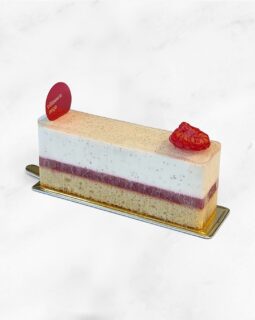 ︴🔴
⁡
【 木苺と塩バニラ 】

・木苺
・ポンポナバニラを使った塩バニラムース
・木苺のジュレ
・ビスキーバニラ

⁡ @madam_vanilla_tokyo 

アンジュでごほうび
#燕市  #ポンポナバニラ
 #ケーキ #スイーツ #カフェ

Fondée en 1999
新潟県燕市のパティスリー

【 吉田店（本店）】👨🏻‍🍳
・駐車場 16台
・イートインなし
📍燕市吉田3651-8
🕒 9:30〜19:00

【 県央店（café）】☕️
・駐車場 9〜10台
・イートインあり
📍燕市井土巻2丁目245
🕒 11:00〜20:00
（日・祝 〜19:00）
café L.O 19:30（日・祝 18:30）

特別な日のケーキや、日常の「ごほうび」としてお立ち寄り下さい☺️ 
⁡
@ange.chef 👨🏻‍🍳

※DMでのご予約は受け付けしておりません🙇🏻
 お電話・店頭にて承ります。

特別な日の甘いものはその瞬間を鮮やかに彩る。
大切な自分への甘いものは頑張った心をやさしく包む。
私たちは  そんな存在になれるように、日々試行錯誤し
安心して口にしてもらえるお菓子を作っています。